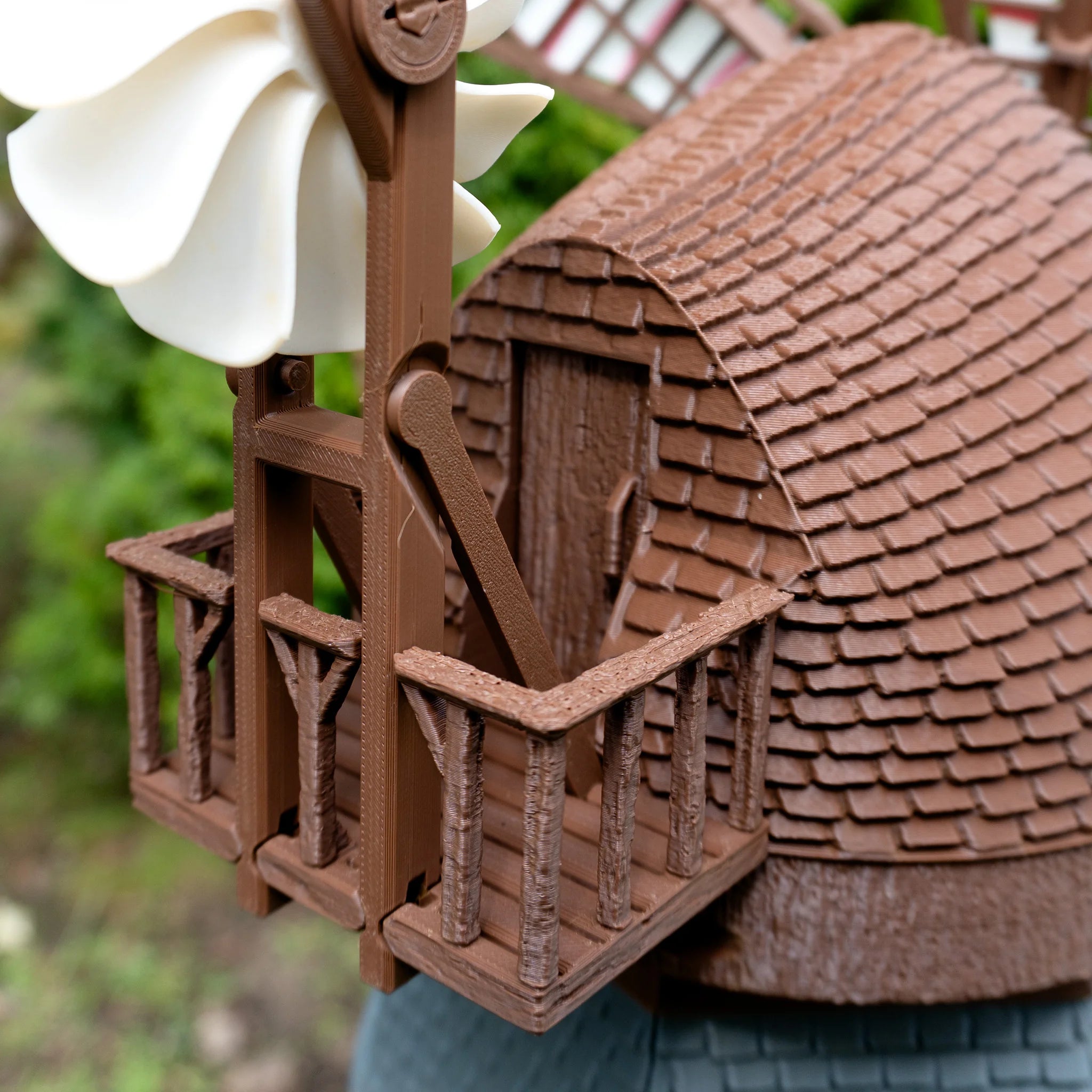 Jutland Mill Colding 3D-Druckmodell mit braunem Dach, Windrad und weißem Flügel