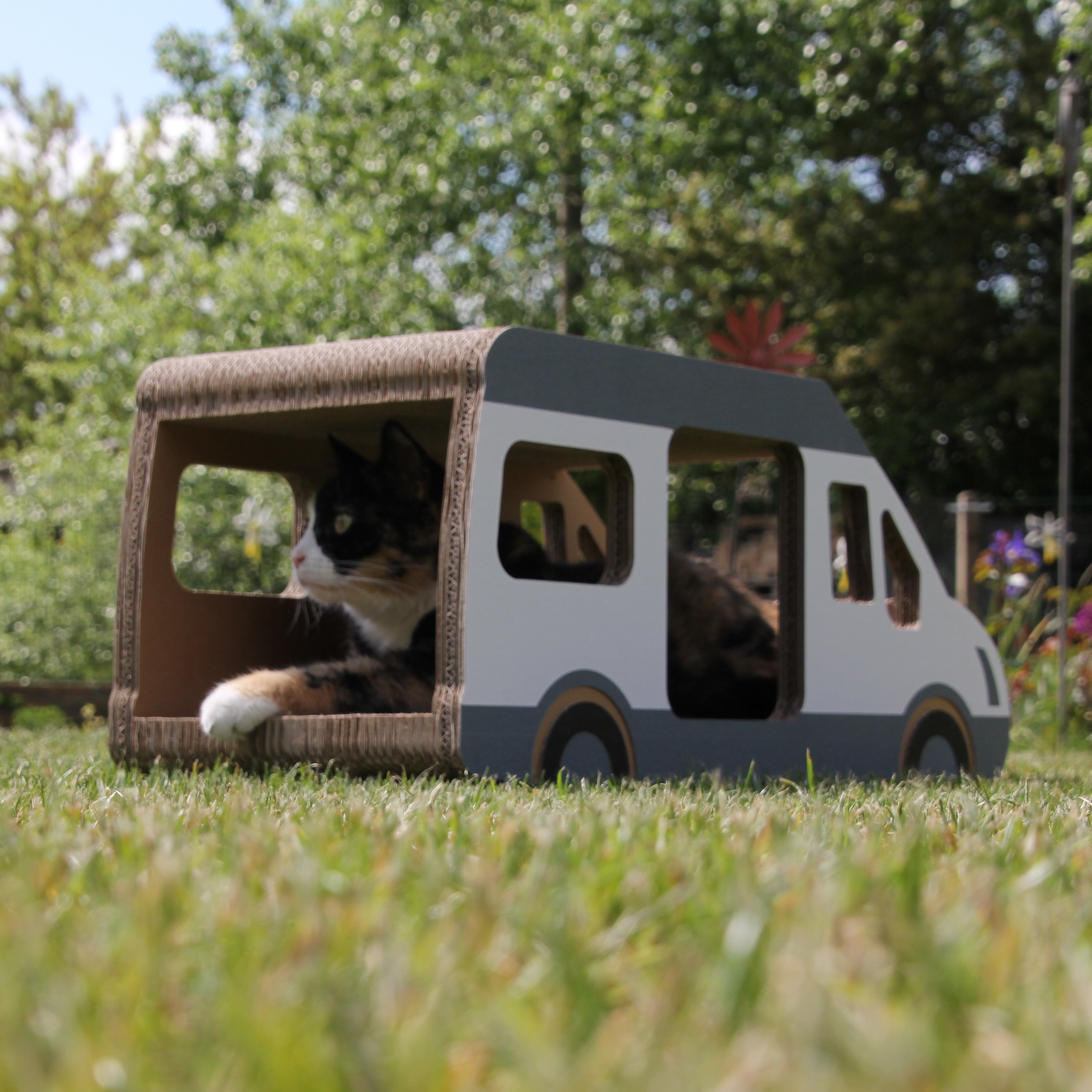 Katzencamper Detailansicht - Kratzmöbel im Camper-Design Made in Germany