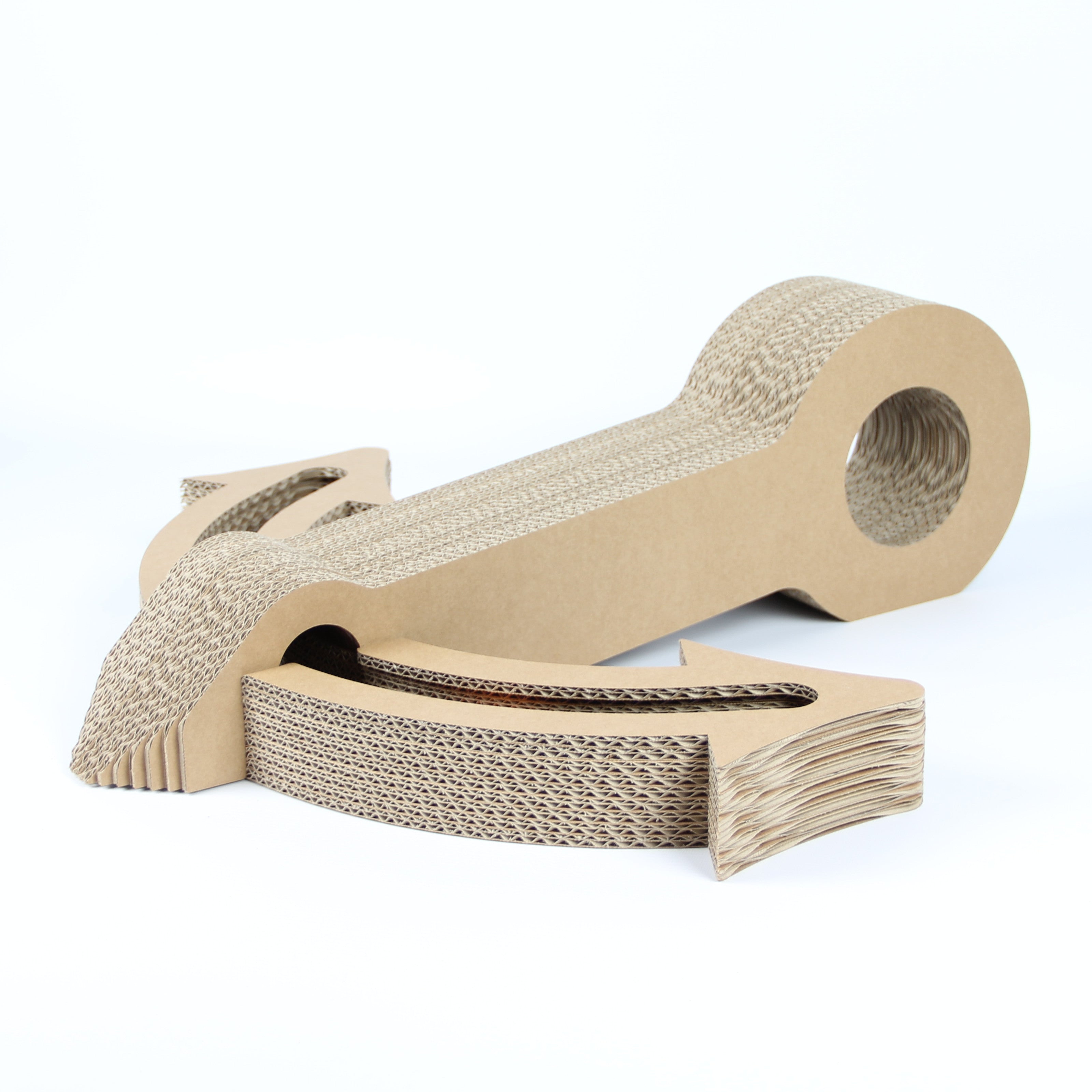 Katzenanker aus Wellpappe - maritimes Kratzmöbel mit Spielbällen