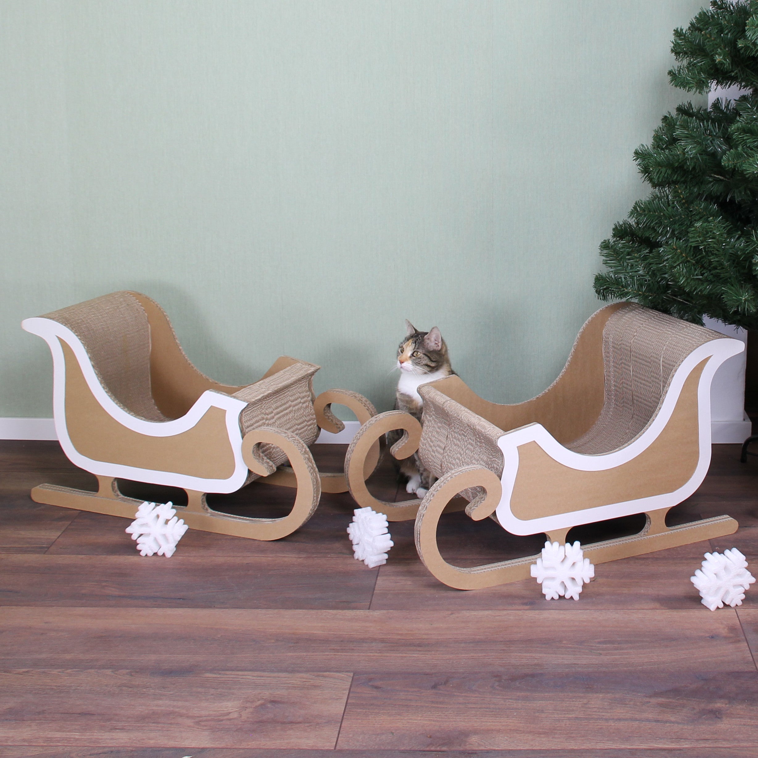 Katzenschlitten Größenvergleich M und L - Kratzmöbel für Weihnachtszeit