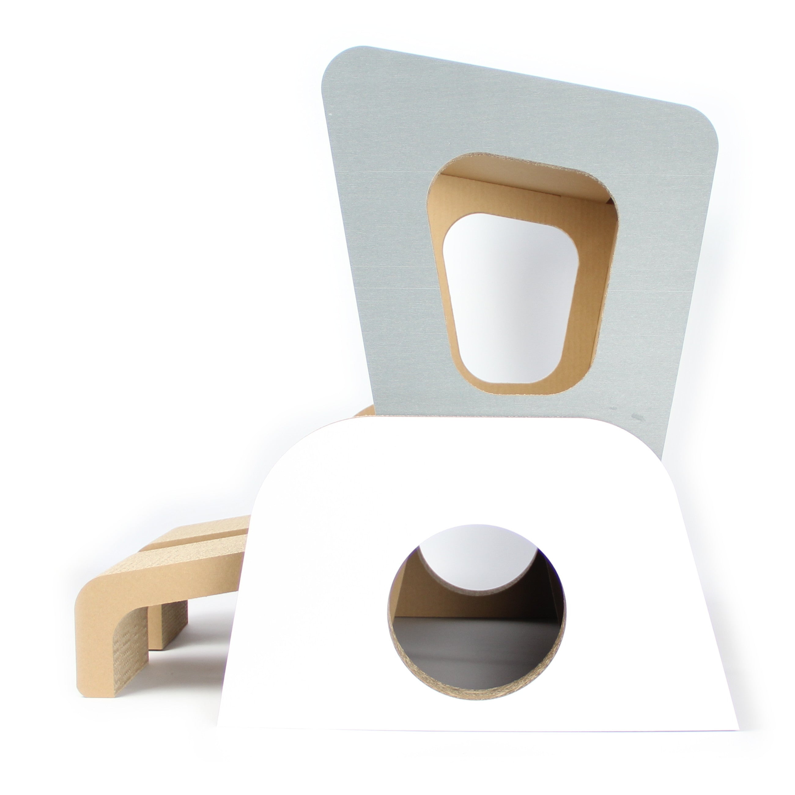 Katzenstrandkorb aus Wellpappe in grau-weiß mit integrierten Spielbällen