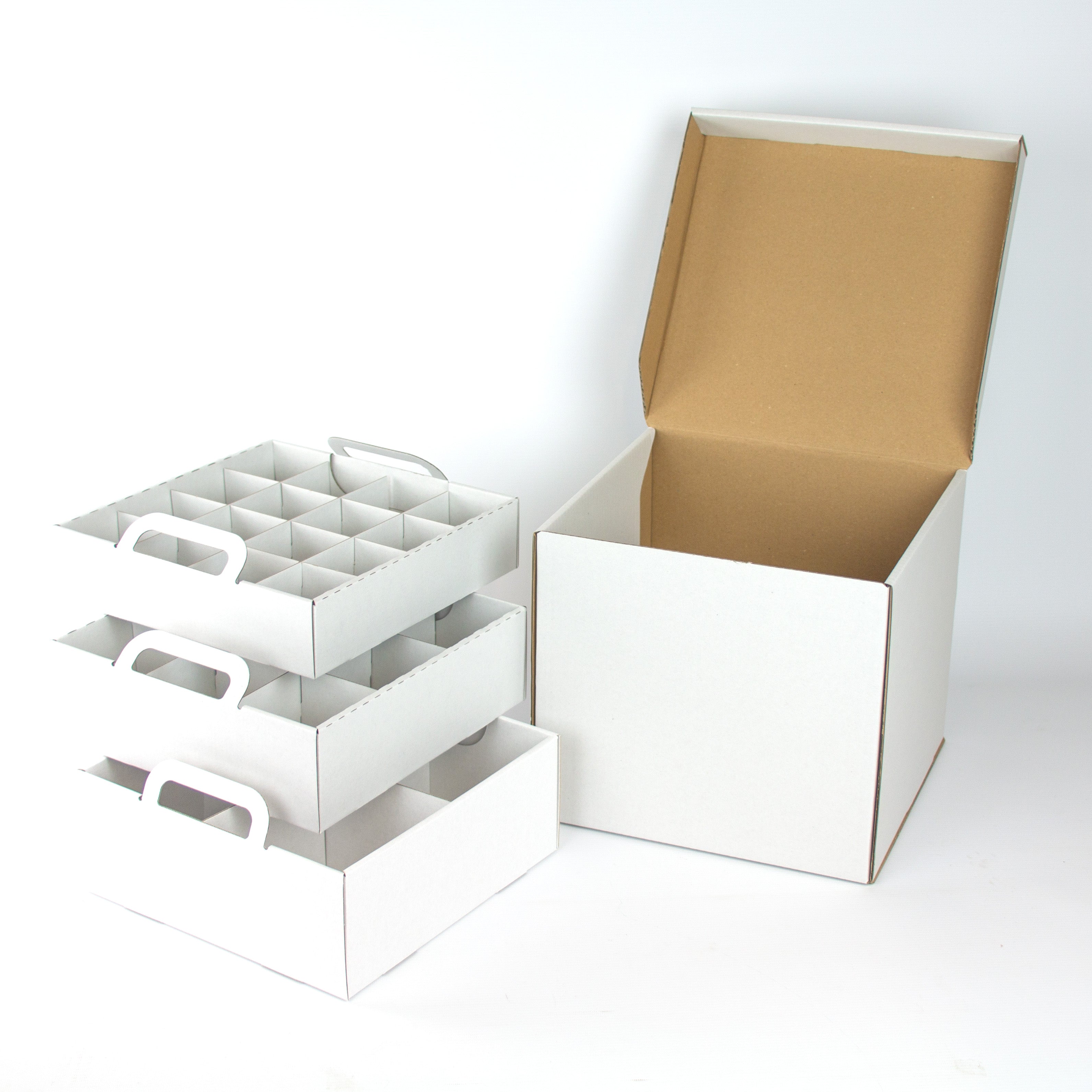 Unser Max-Box für Weihnachtskugeln bestht aus 3 Ebenen mit verschiedenen Höhen.