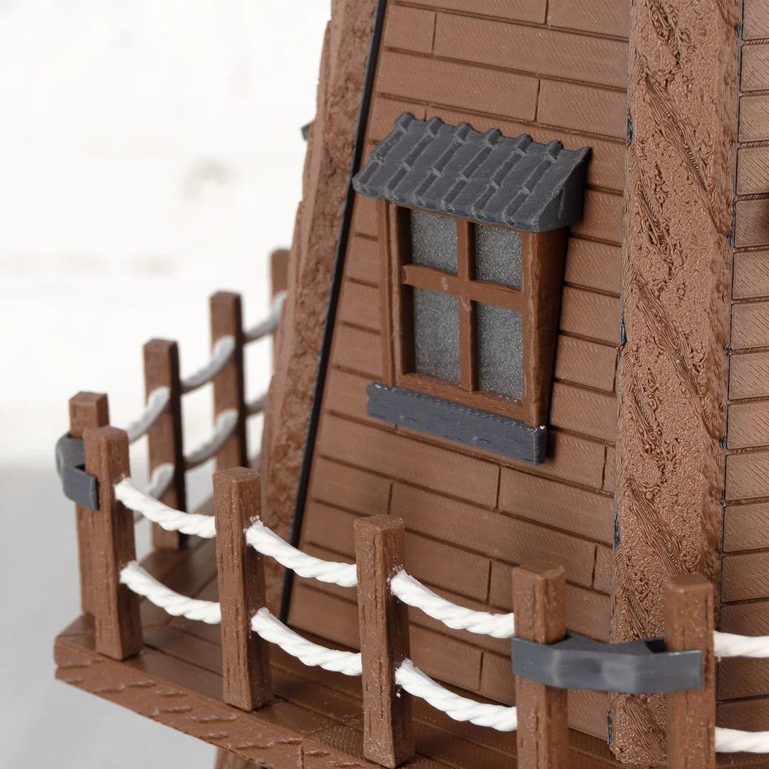 Jutland Mill Aarhus 3D-Druckmodell: Braune Backsteinmühle mit Fenster und weißem Zaun
