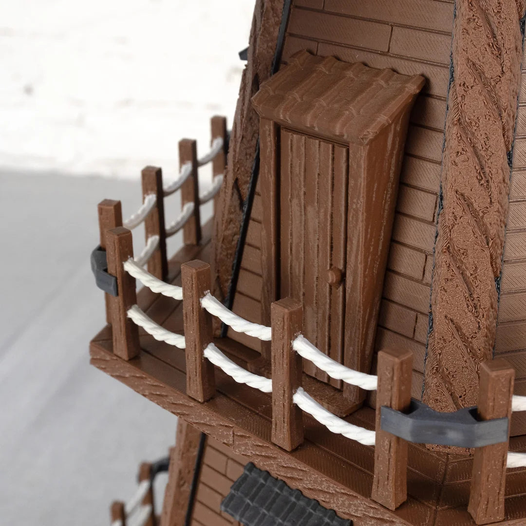 Jutland Mill Aarhus 3D-Druckmodell mit braunem Mauerwerk, Holztür und weißen Fensterrahmen