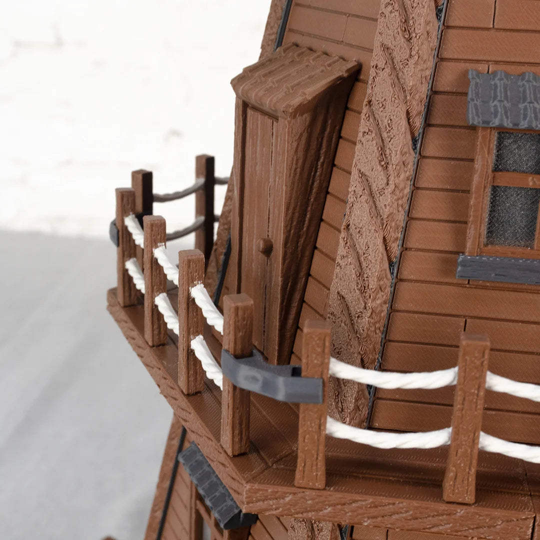 Jutland Mill Aarhus 3D-Druckmodell mit braunen Ziegeln, Holzbalkon und Schneeauflage