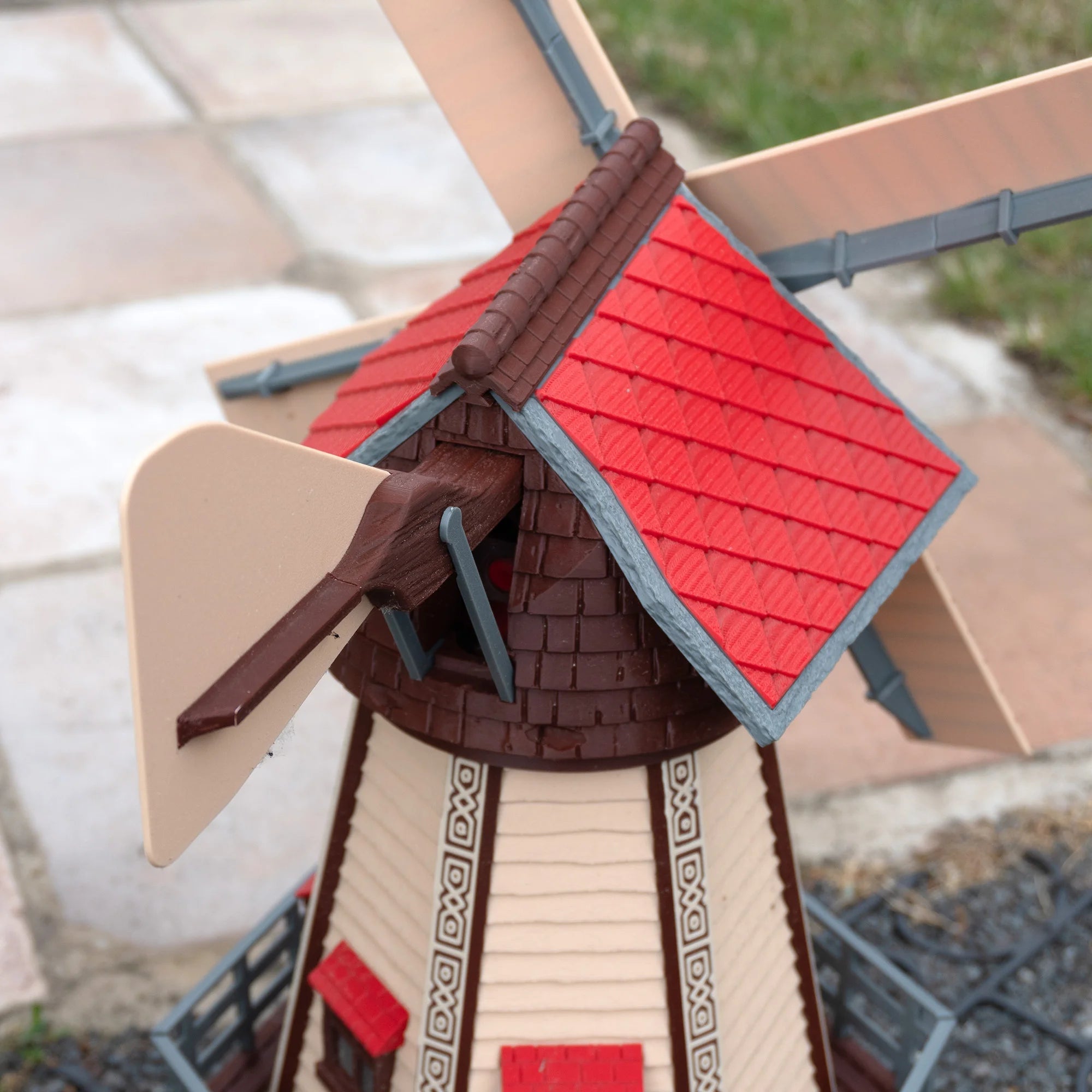 Jutland Mill Brande 3D-Druck-Modellbausatz mit roten Dachziegeln und braunen Details